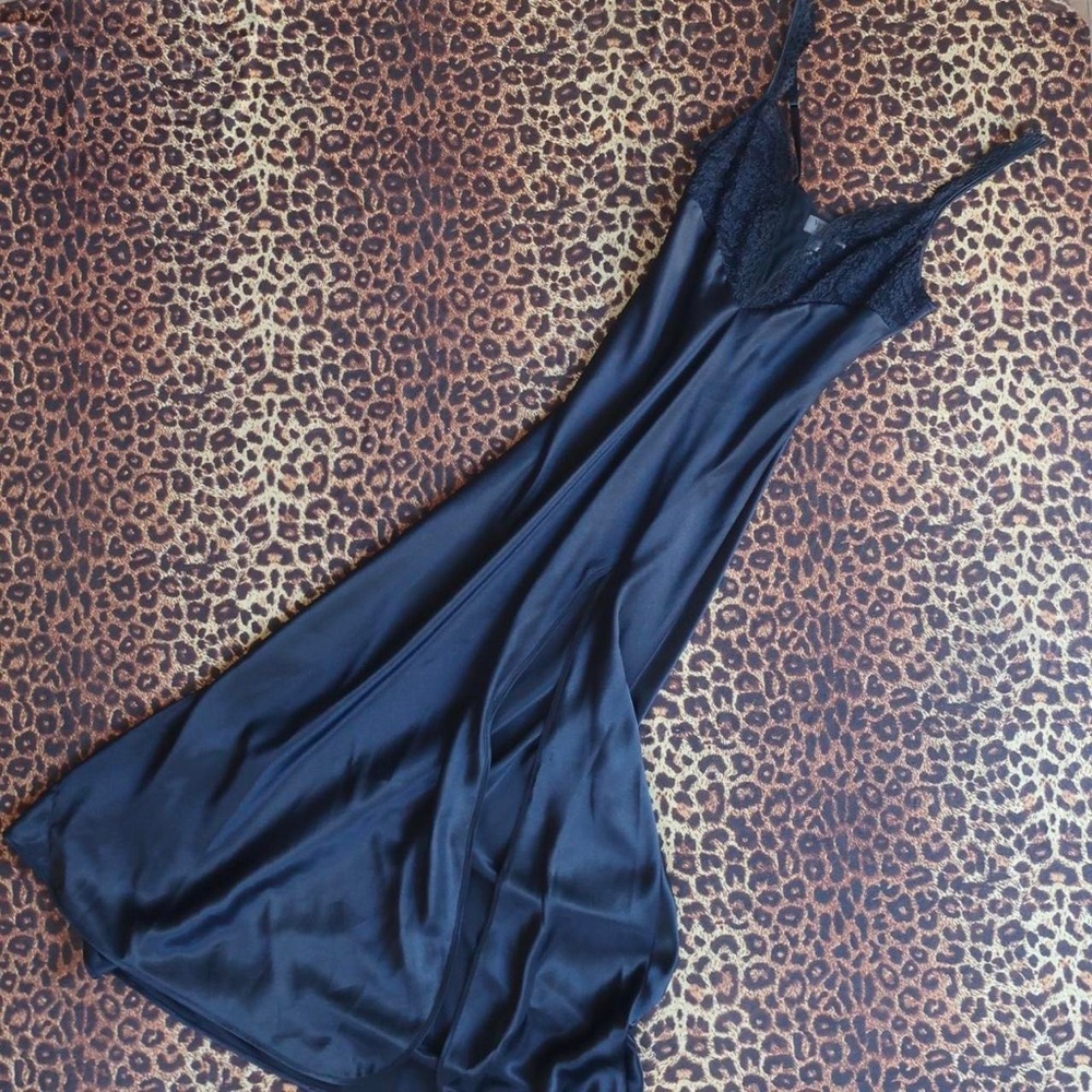 Vintage VS gold label slip
